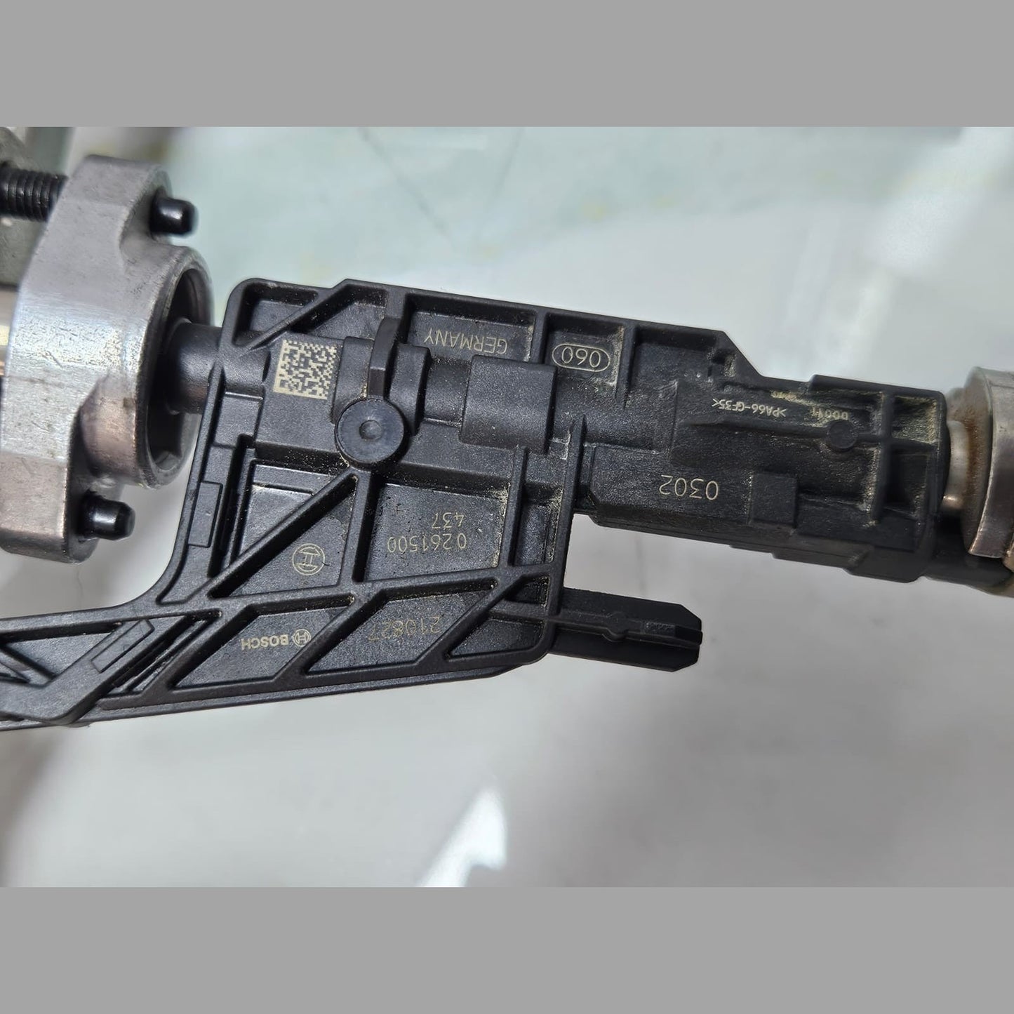 BMW Petrol Engine B46 B48 Fuel Injector Petrol High Pressure Rail 8656548 OEM 