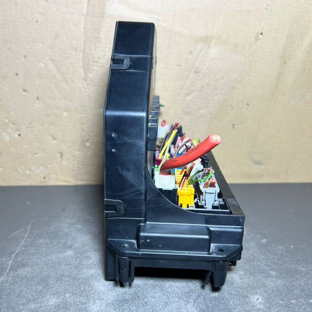 10-16 Mercedes-Benz W212 W204 Front SAM Module Relay Fuse Box A212 9003614 OEM