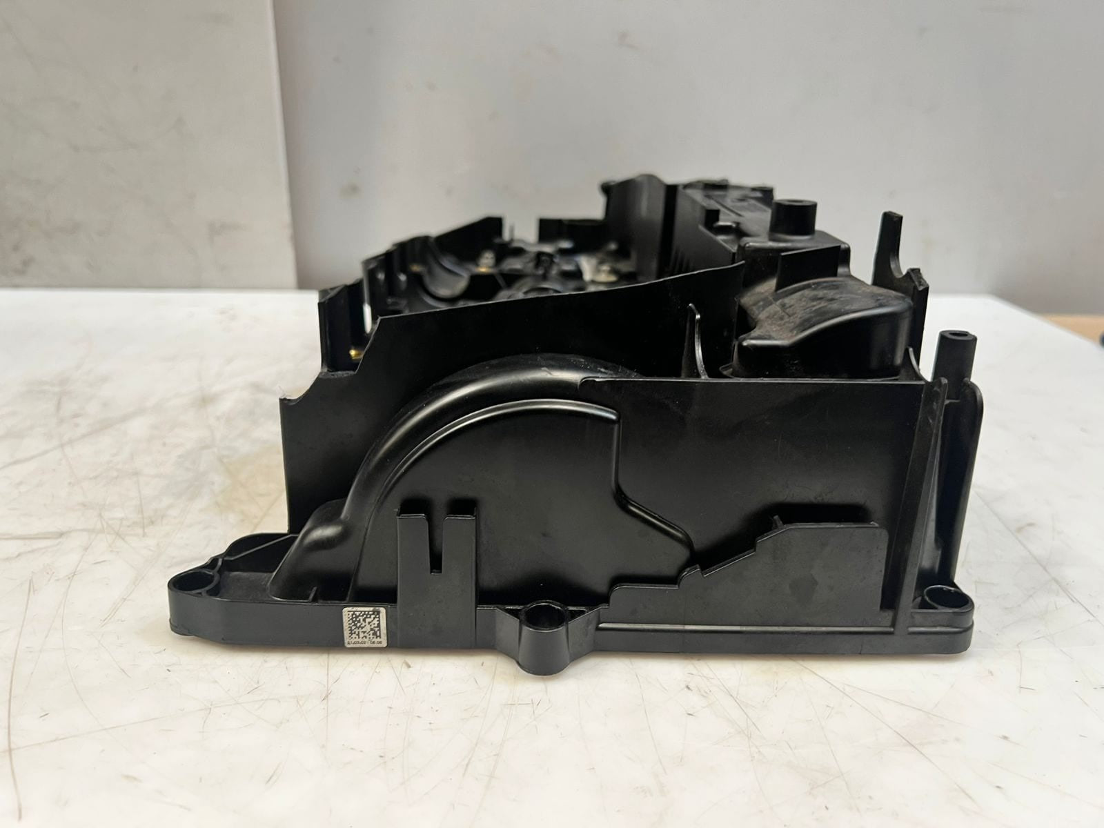 BMW F20 F22 F21 E90 E91 E92 E93 Cylinder Head Valve Cover 8589941 OEM
