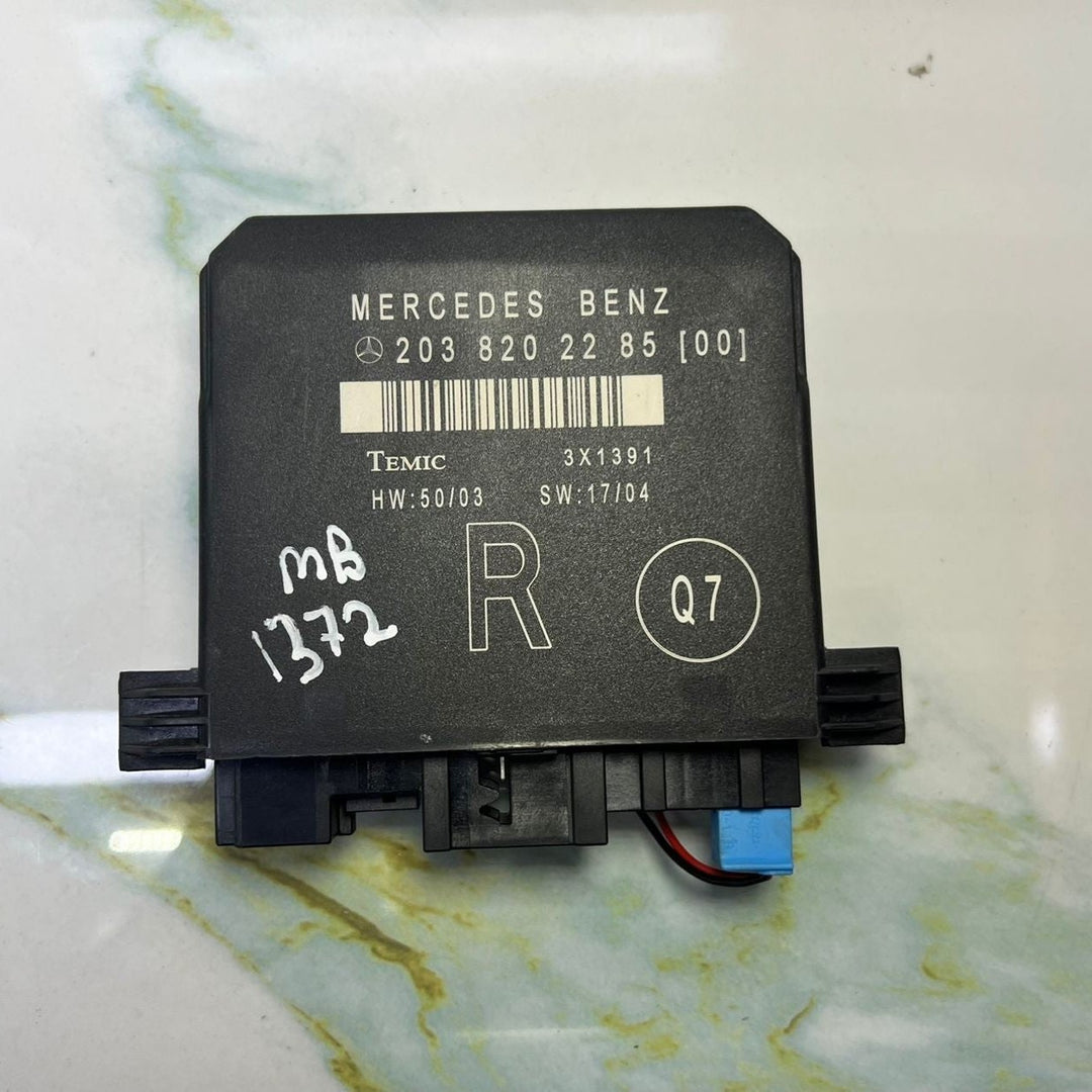 2002-2007 Mercedes-Benz C230 Door Control Unit 203 8202285 C-Class W203
