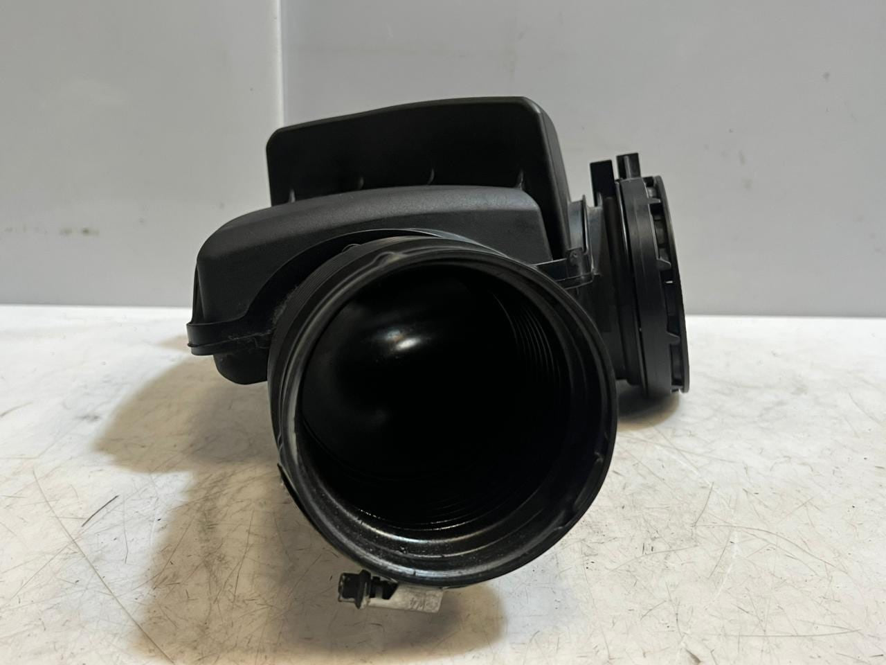 2016-2018 BMW F30 330i B48 330e F36 F20 F30 Air Intake Resonator 70604496 OEM