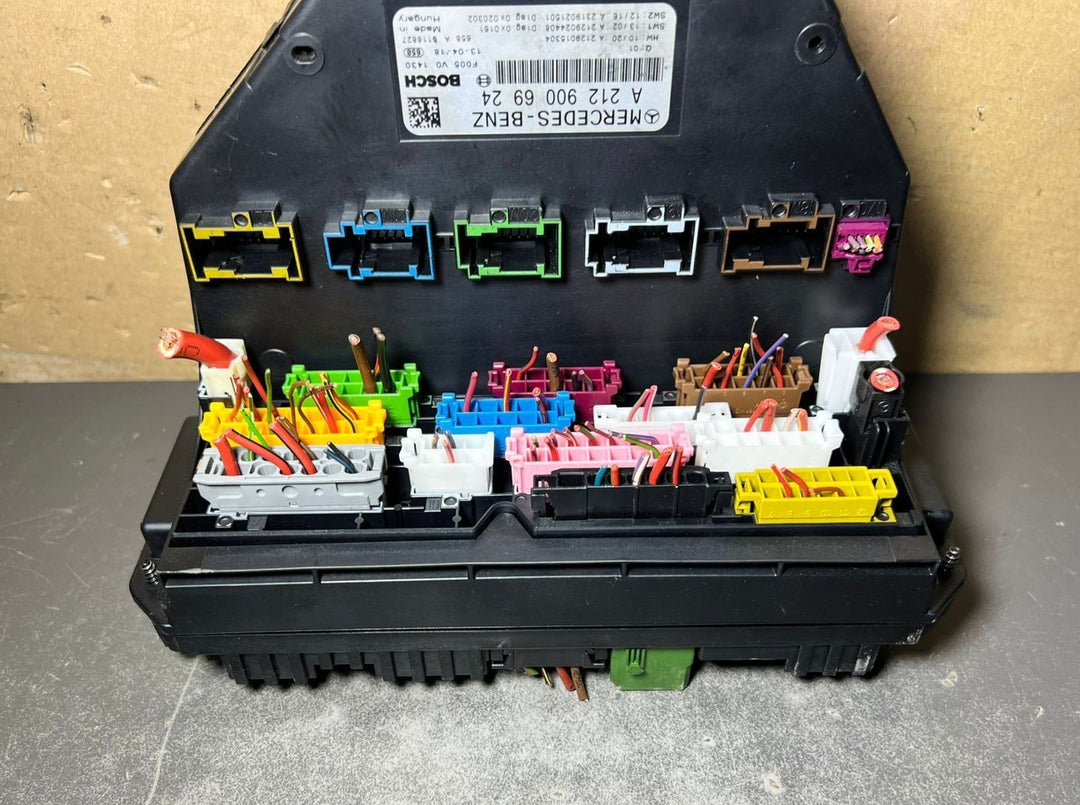 10-16 Mercedes-Benz W212 W204 Front SAM Module Relay Fuse Box A2129006924 OEM