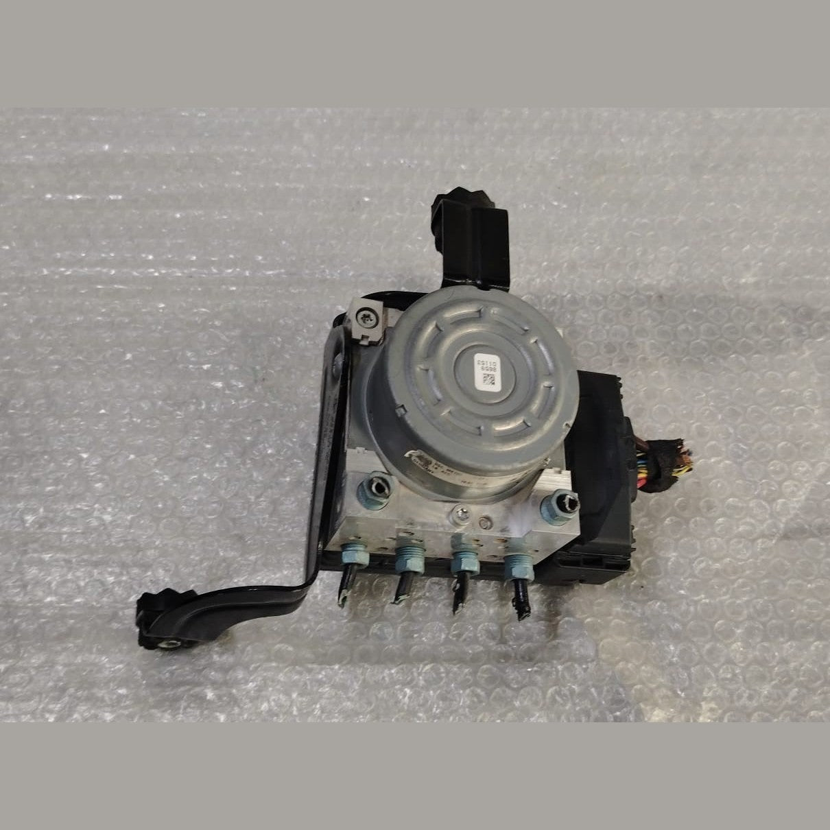 OEM BMW 3 Series Gt F34 2014 Diesel ABS Pump Assembly 6870914 6870913