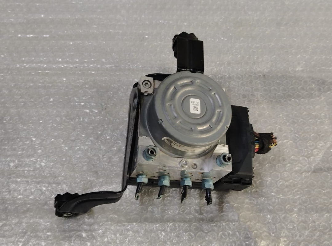 OEM BMW 3 Series Gt F34 2014 Diesel ABS Pump Assembly 6870914 6870913