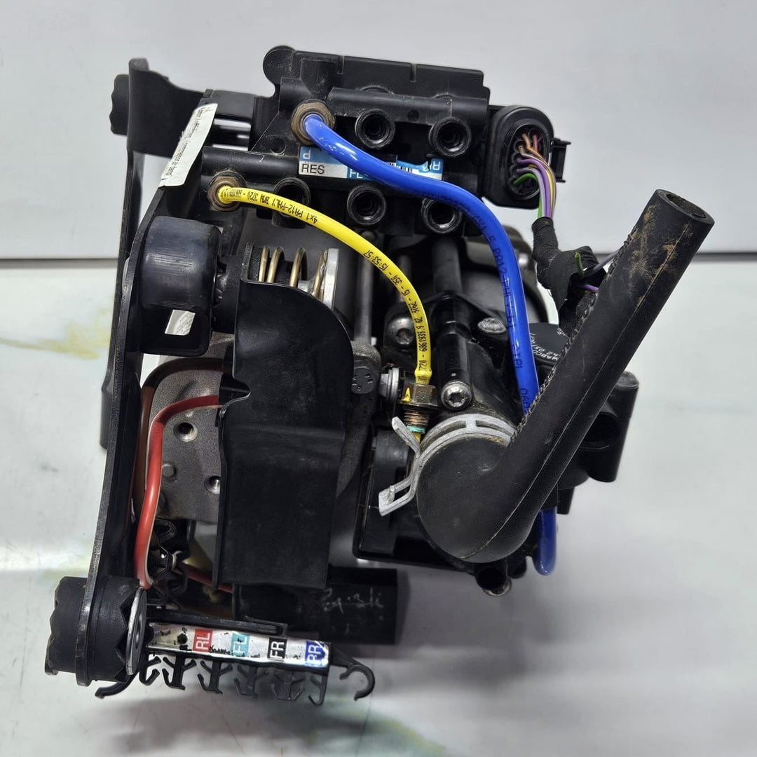BMW 740e 7 Series G11 G12 Air Pump (Suspension) 6861882 OEM