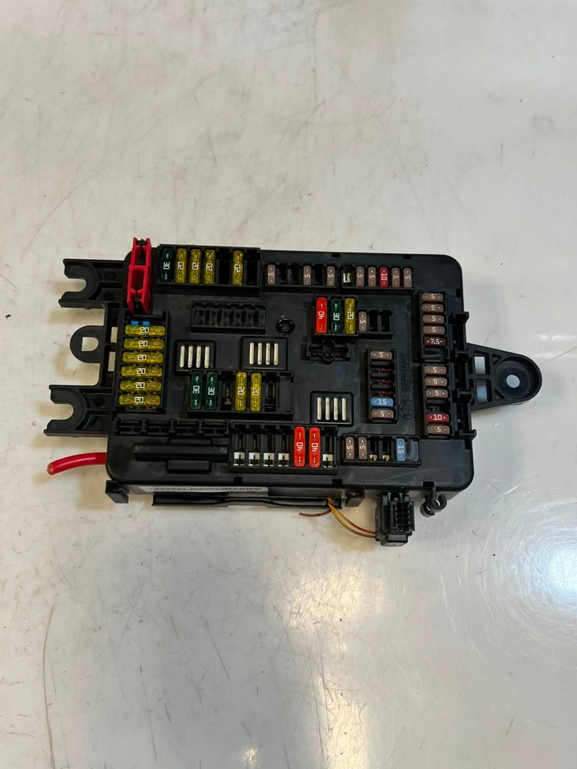 2012-2016 BMW 3 Series F30, F31, F35 328i 2.0 Diesel 135kw Fuse Box 9261110