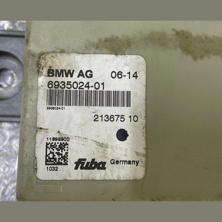 OEM BMW X5 E70 Radio Antenna Amplifier Control Module Unit 6935024