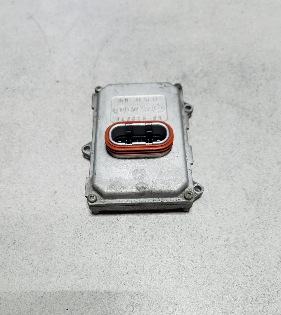 2005-2010 Mercedes-Benz CLS500 Xenon Headlight Ballast Control Unit A0038205826