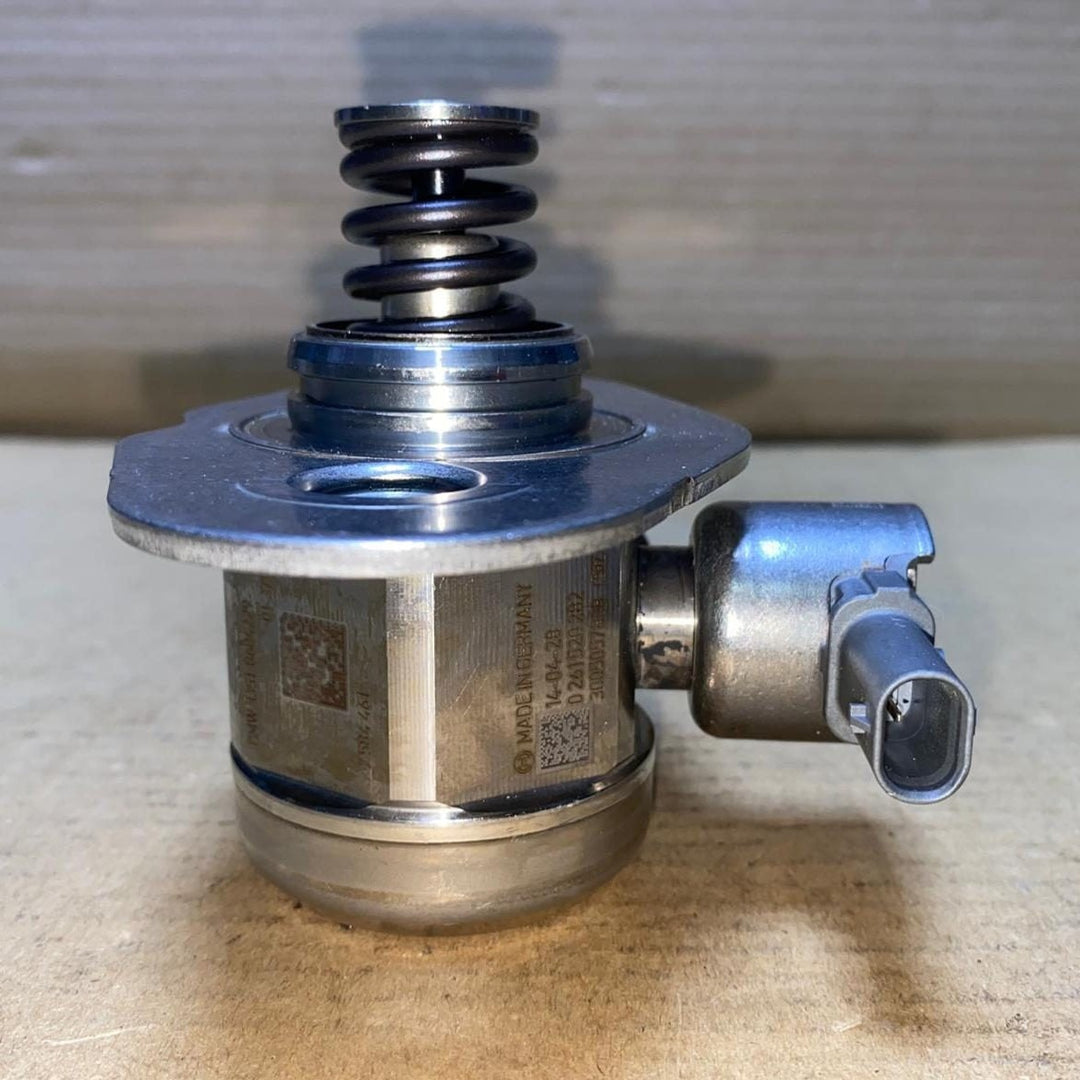 2012-2016 BMW 328i High Pressure Fuel Pump 7584461 F30, F31, F32, F33, F34, F36 
