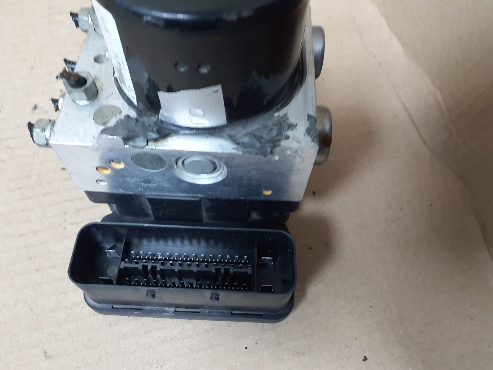 2005-2007 BMW 3 Series E90 E91 E92 E93 330i 335i 330d ABS Pump/Module 6776069