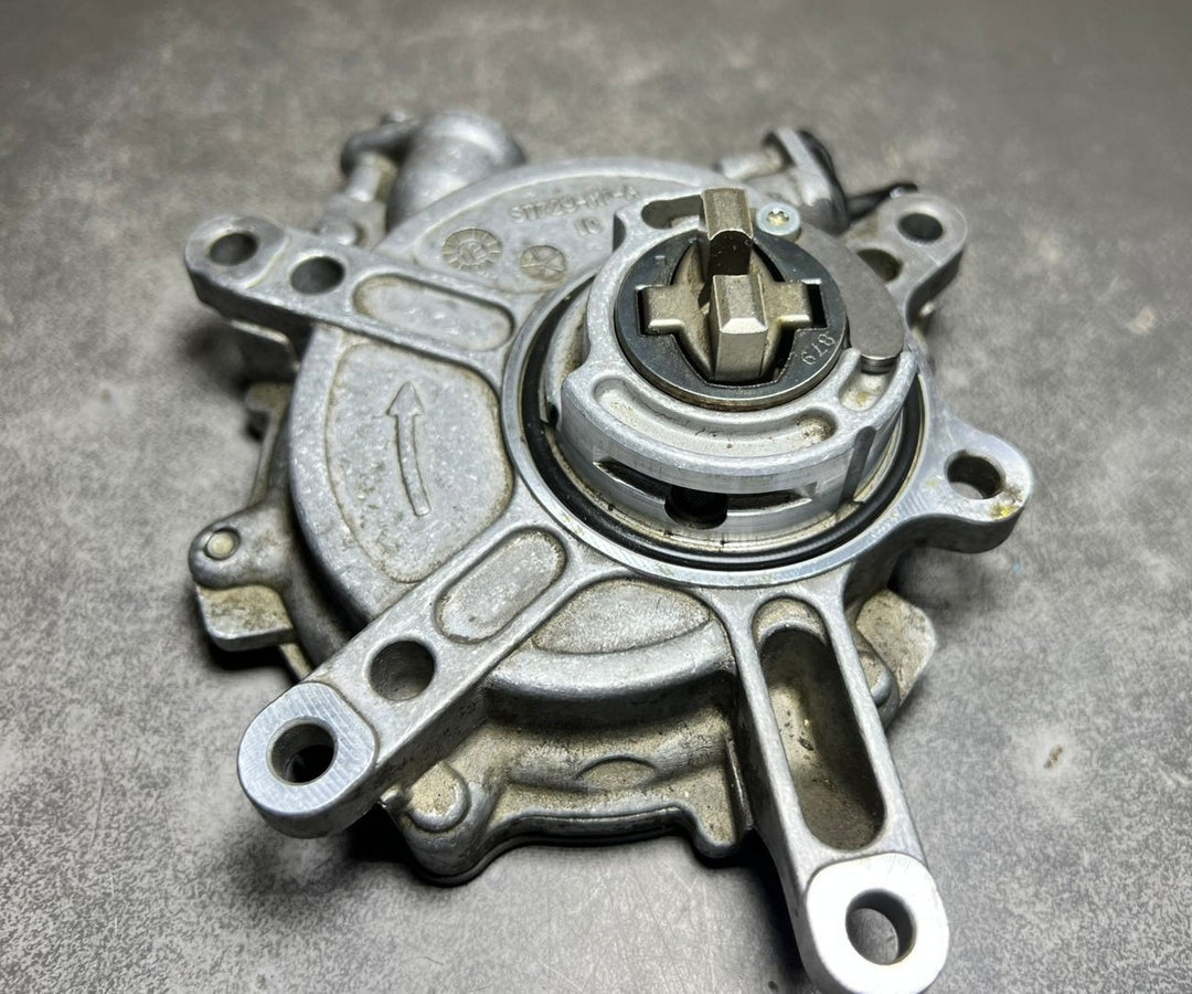 2012 Mercedes-Benz W207 E-Class OM276 Cylinder Head Vacuum Pump A276 2300065 OEM