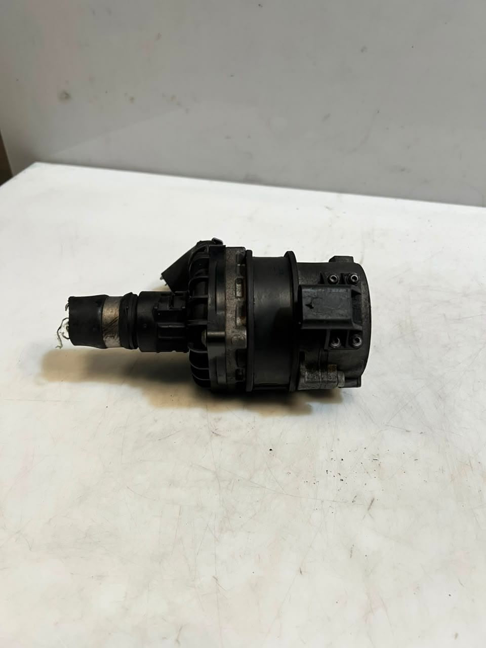 BMW 5 7 Series F10 F11 F01 F02 N55 N63 Electric Auxiliary Coolant Pump 7587374