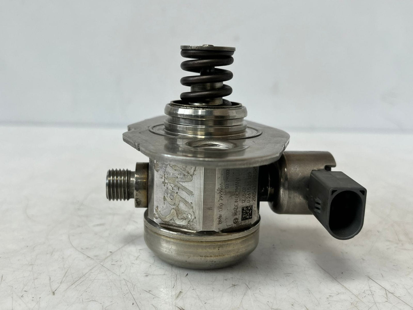 2013-2018 BMW 650i N63 X5 X6 M5 550I xDrive High Pressure Fuel Pump 7599865 OEM