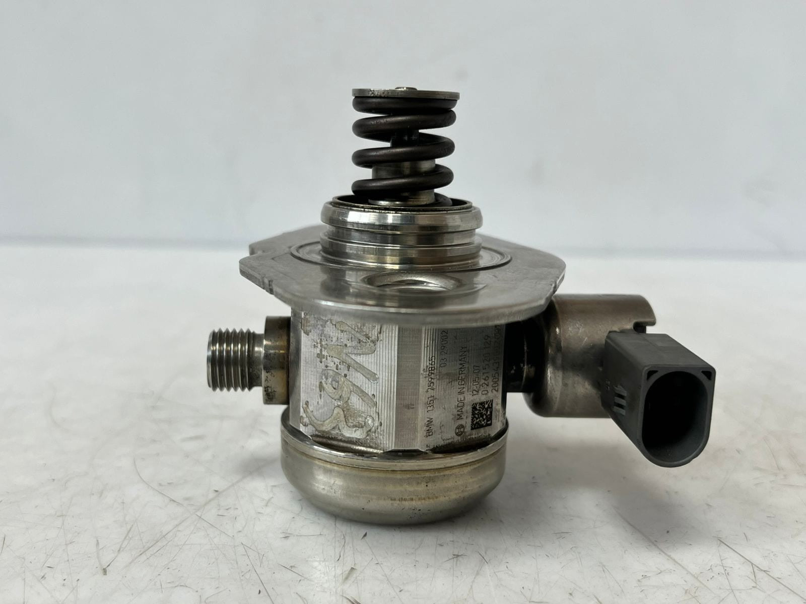 2013-2018 BMW 650i N63 X5 X6 M5 550I xDrive High Pressure Fuel Pump 7599865 OEM