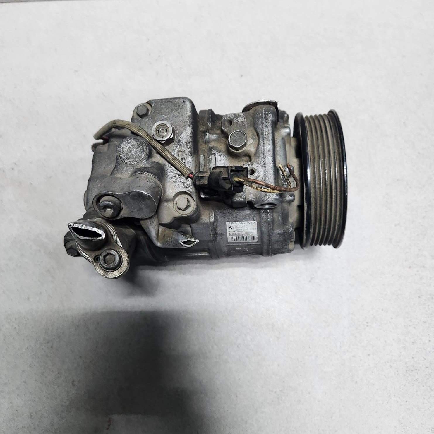 2006-2007 BMW 525i Air Conditioning Compressor 6956715 E60 E61 E63 E64 E65 E66