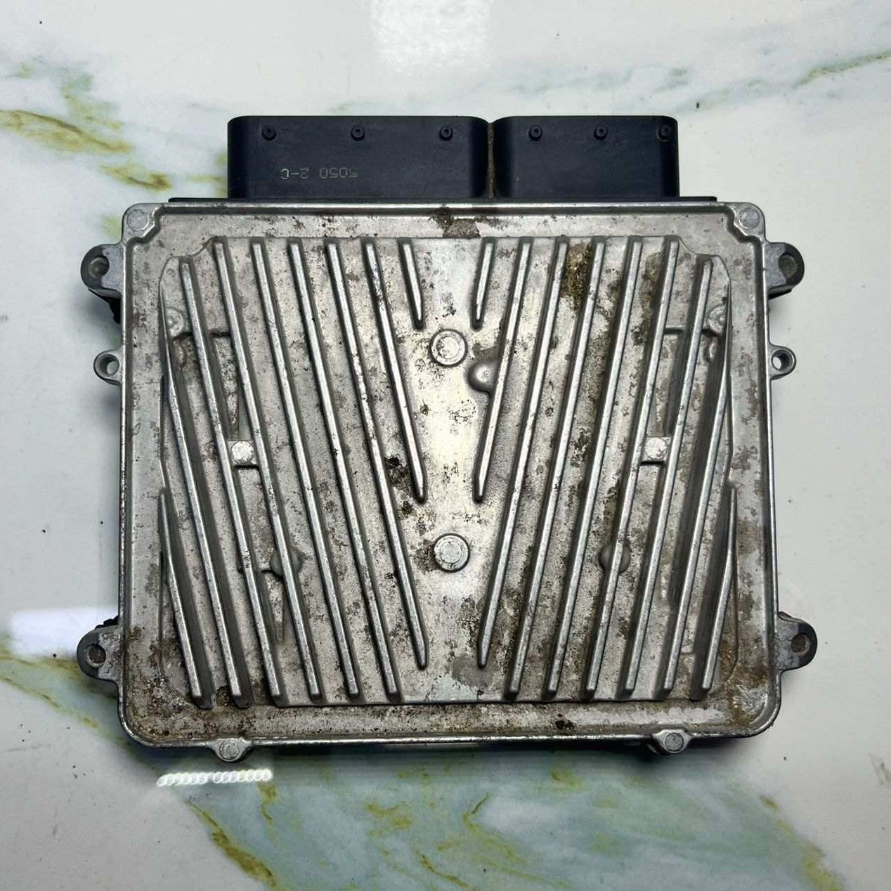 2007-2011 Mercedes-Benz S550 Engine Control Module A2739000700 W221 S550 E550