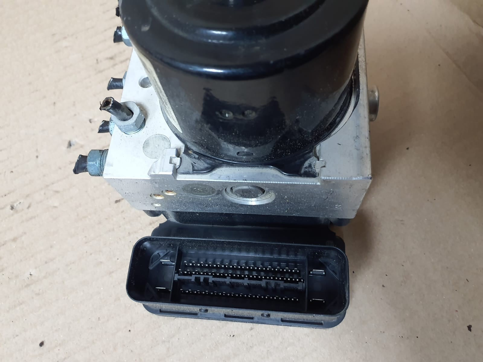 2014-2015 BMW F30 F31 F32 328d ABS DSC ANTI LOCK HYDRAULIC PUMP Control 6860733