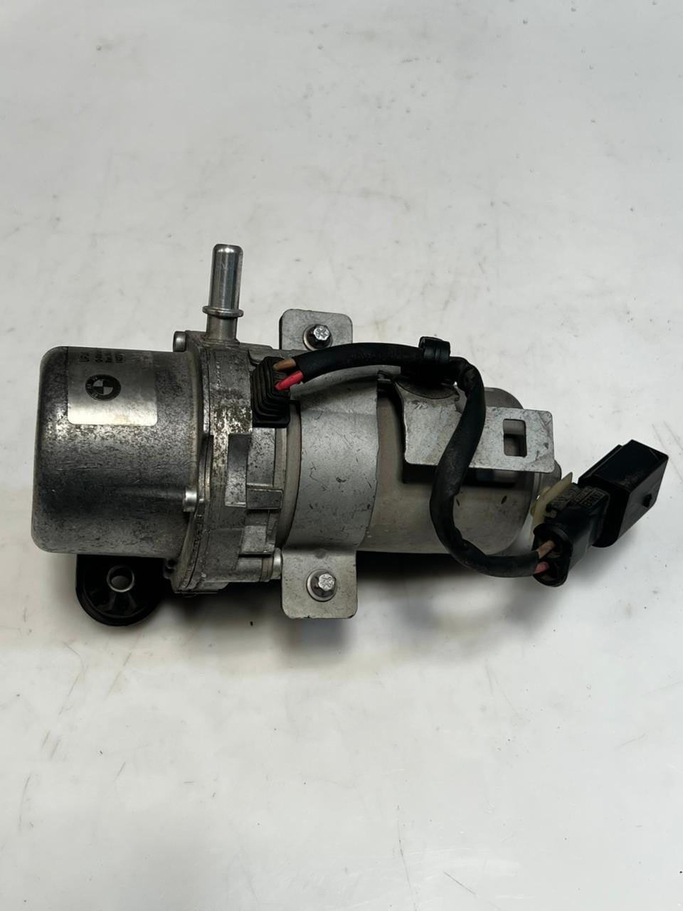 BMW 5 Series F10 F11 N55 3.0 ENGINE Brake BOOSTER Vacuum Pump 6857404 OEM