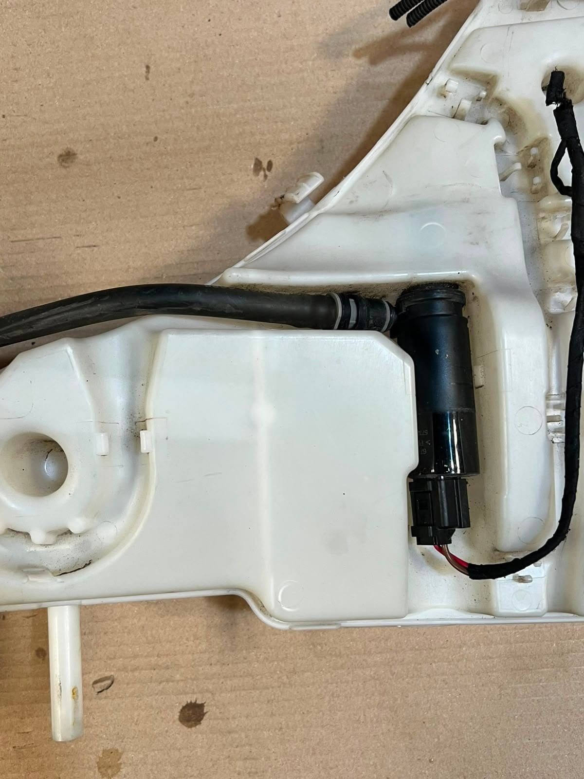 2013-2017 BMW X5 F15 Windshield Washer Fluid Reservoir/Tank BOTTLE 7292424 OEM