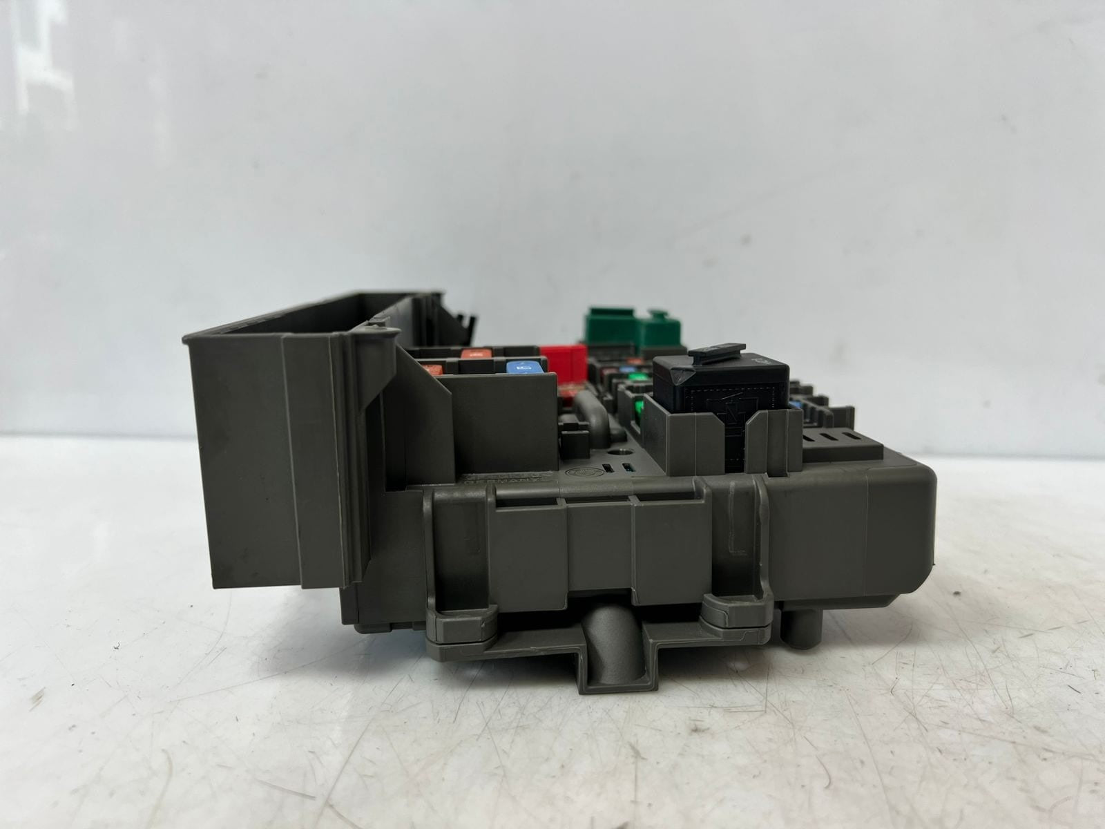 2007-2013 BMW 328i E90 E91 E92 E84 Front Power Distribution Fuse Box 9119444 OEM