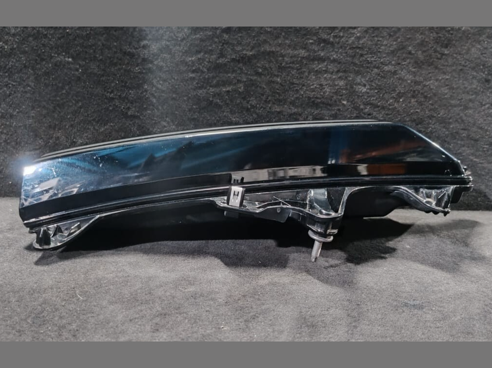 BMW XM OEM  TRUNK  RIGHT SIDE BACK OR TAIL LIGHT LED - 1278.306.0000.00