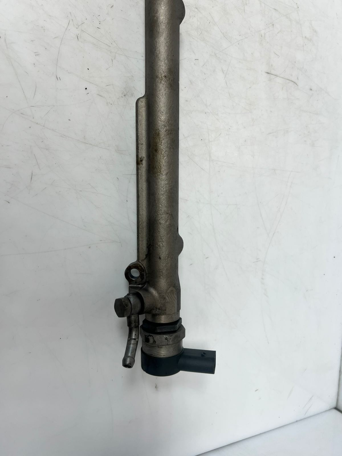 2002-2005 BMW 745i 7 Series E65 E66 E67 E60 E83 X3 Fuel Rail INJECTOR 7795514 