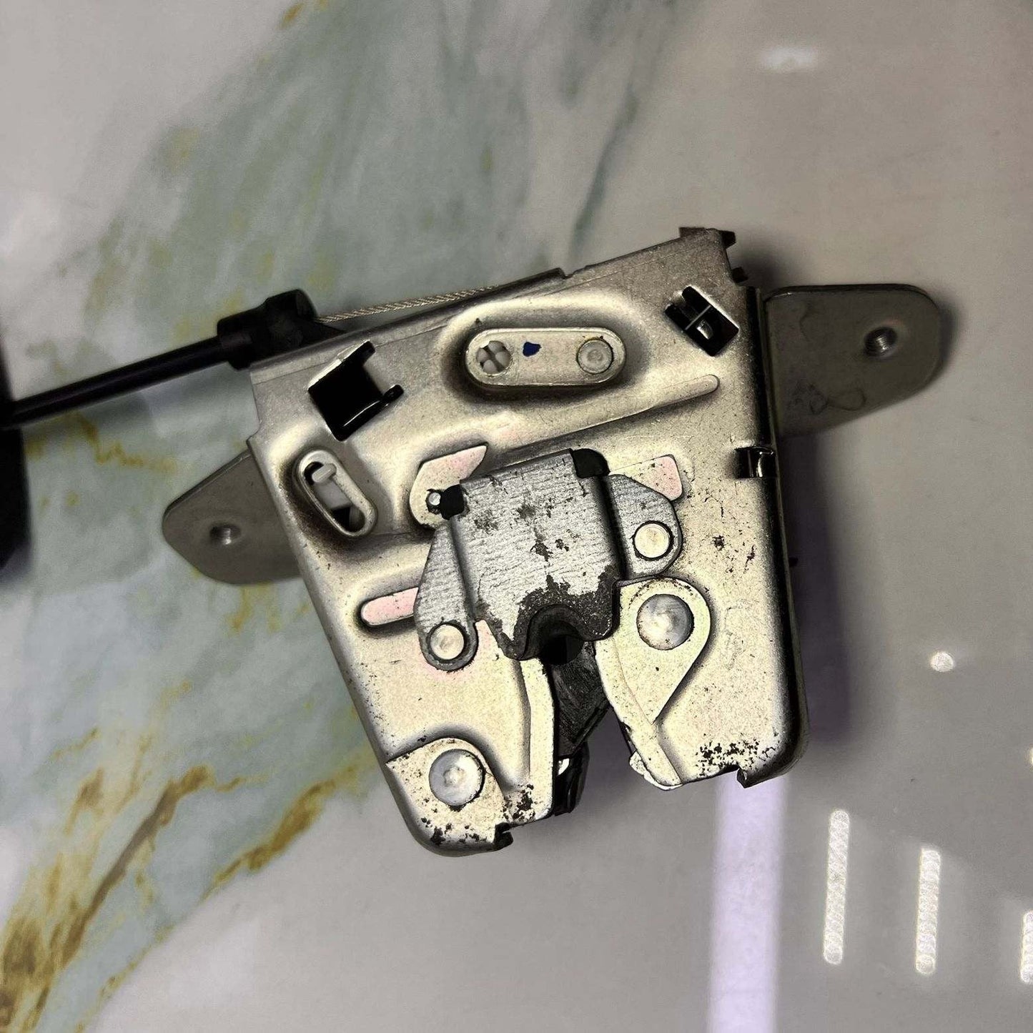 2012-2018 Mercedes-Benz CLS550 Trunk Lid Latch Lock Actuator A 204 750 0060 W212