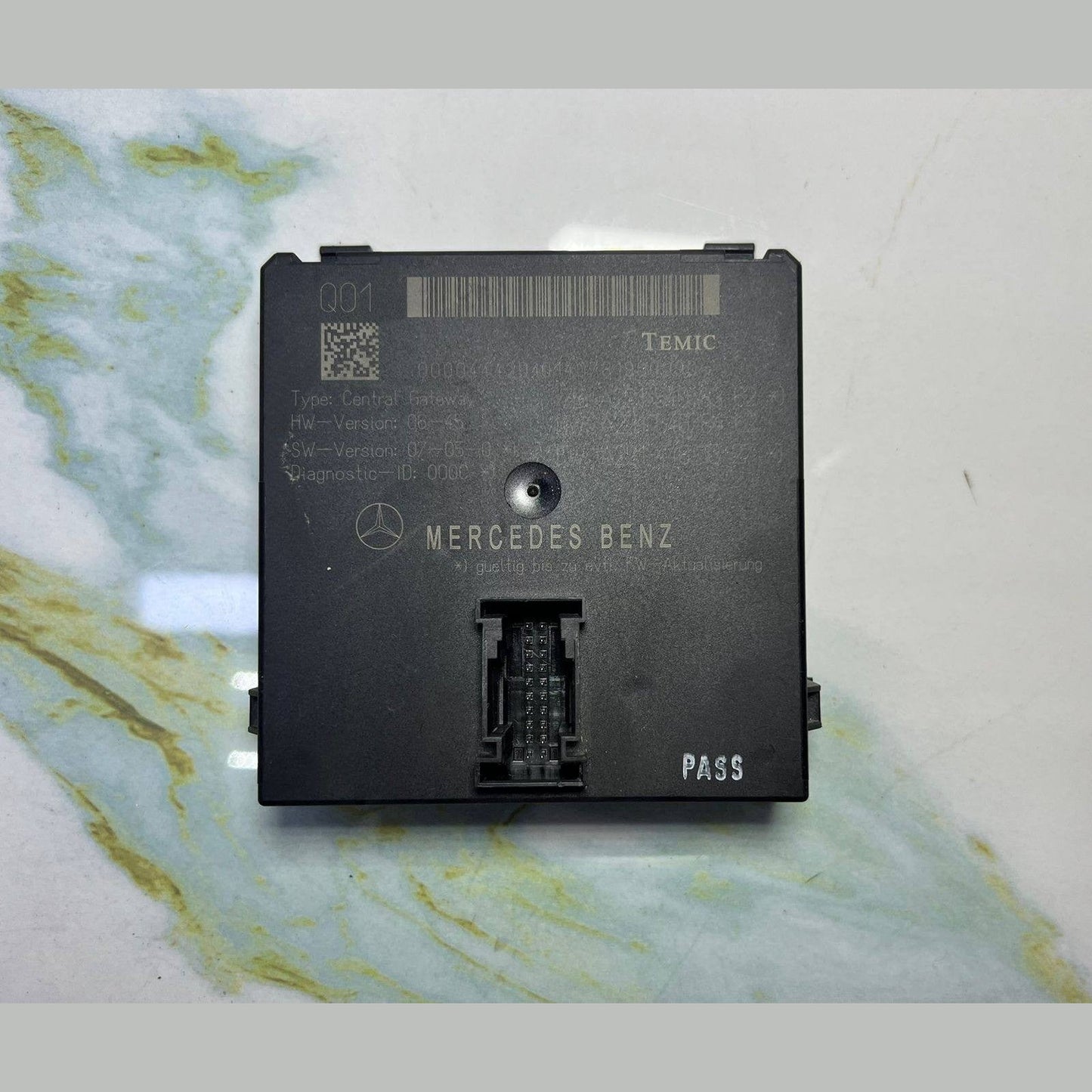 2007-2014 Mercedes-Benz S550 Central Gateway Control Module A2215408362 W221 S-C