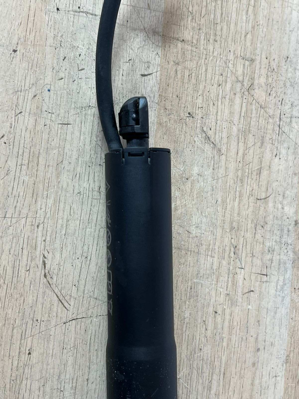 2018-2023 BMW 530e xDrive Tailgate Gas Strut 9482791 5 Series G31 Right SIDE