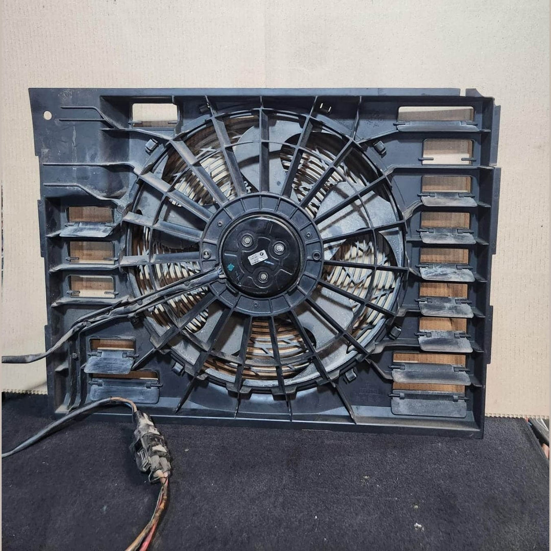 2002-2005 BMW 745i Radiator Cooling Fan Motor 6921925 745i 745Li 750i  E65 E66 