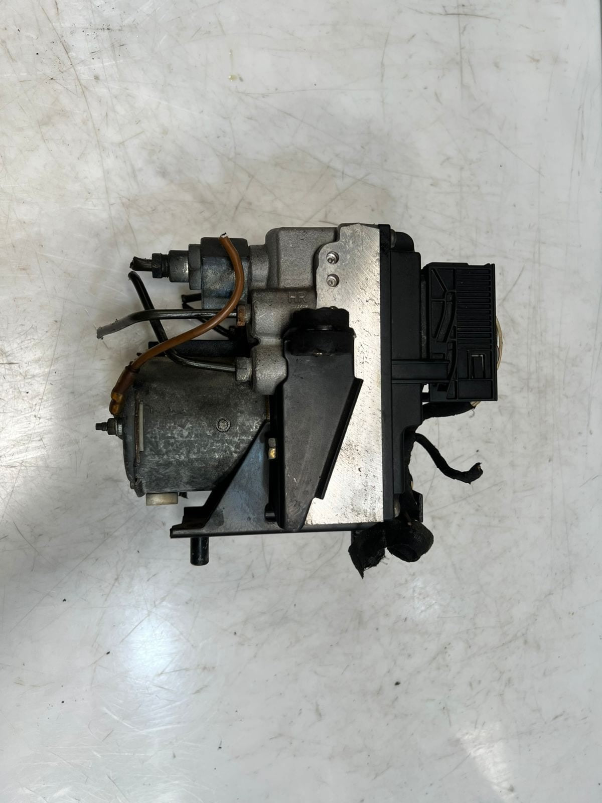 1997-2000 BMW 528i 5 Series E39 Abs Brake Pump Module 0265217000 1090910 OEM