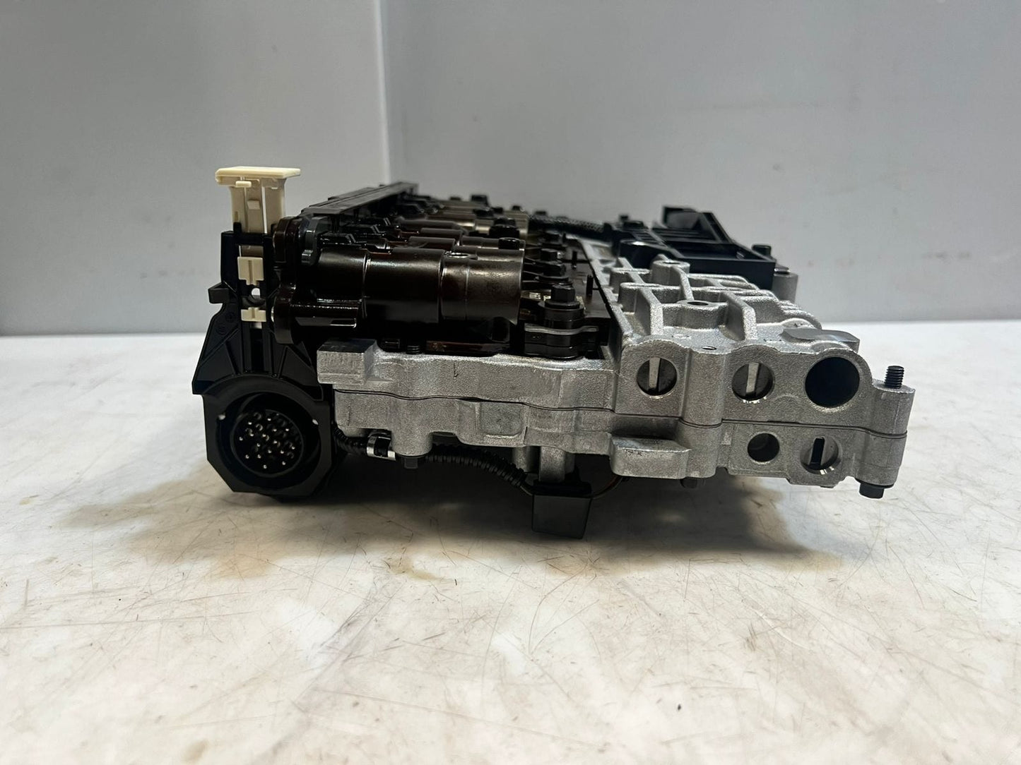 2004-10 BMW 325i E81 E90 E91 E84 E83 Automatic Transmission Valve Body 24242994