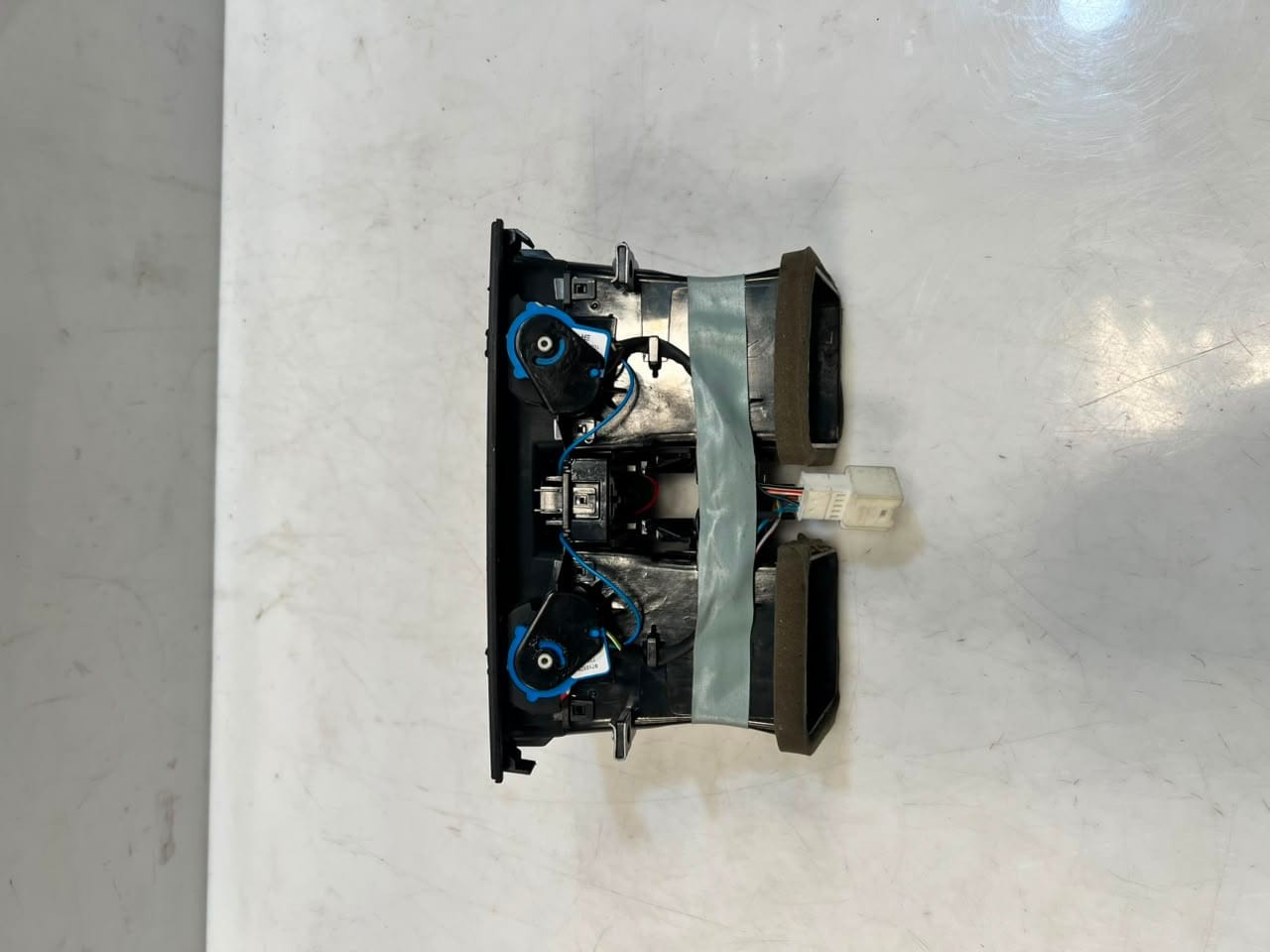2008 BMW 750i 7 Series F01 F02 F03 F04 Rear Center Console Air Vent 9118249 