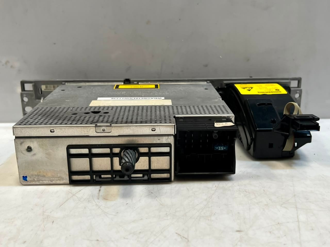BMW  7 Series E65 E66 Radio Cd Player Dvd Player Navigation SYSTEM 6935623