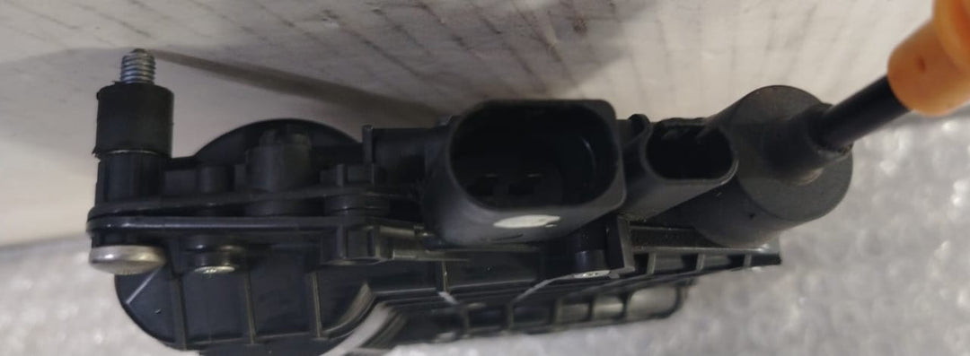 OEM BMW X5 E70  REAR RIGHT DOOR LOCK MECHANISM Automatic Closer 4153 3093 00