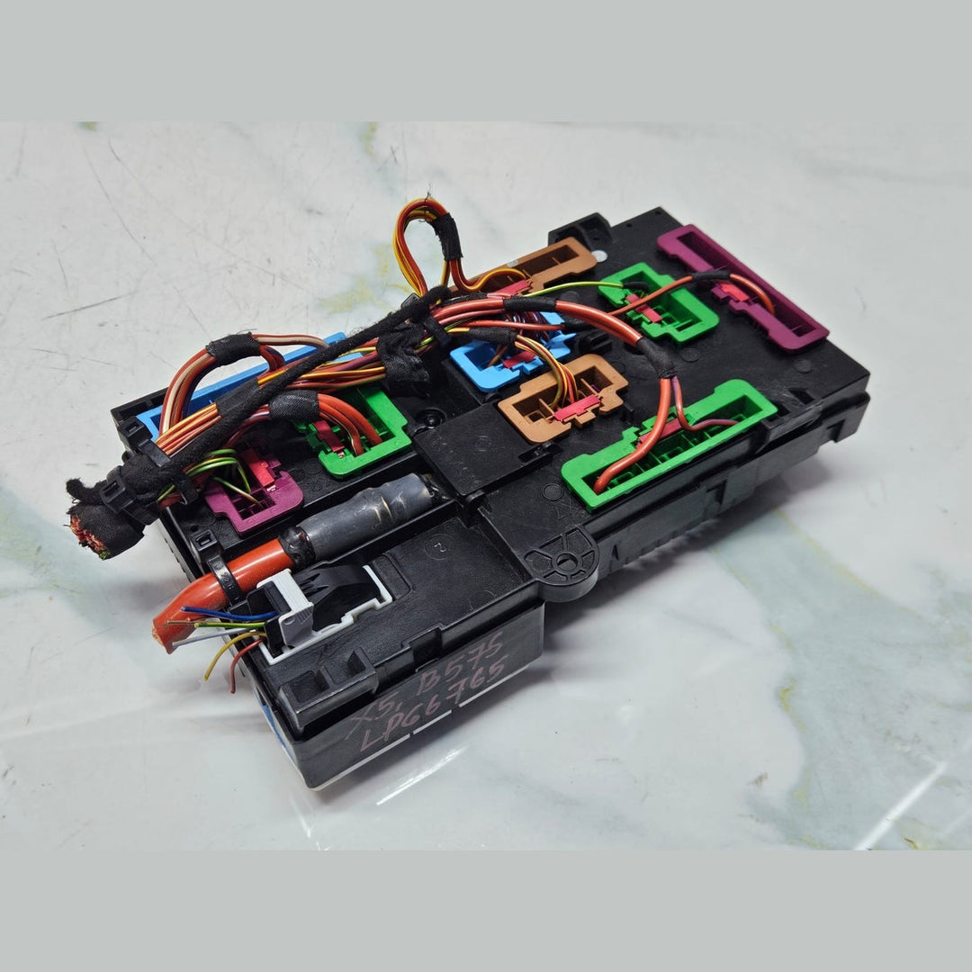 2019-2023 BMW X7 X5 G05 Rear Power Distribution Fuse Box 8706212 OEM