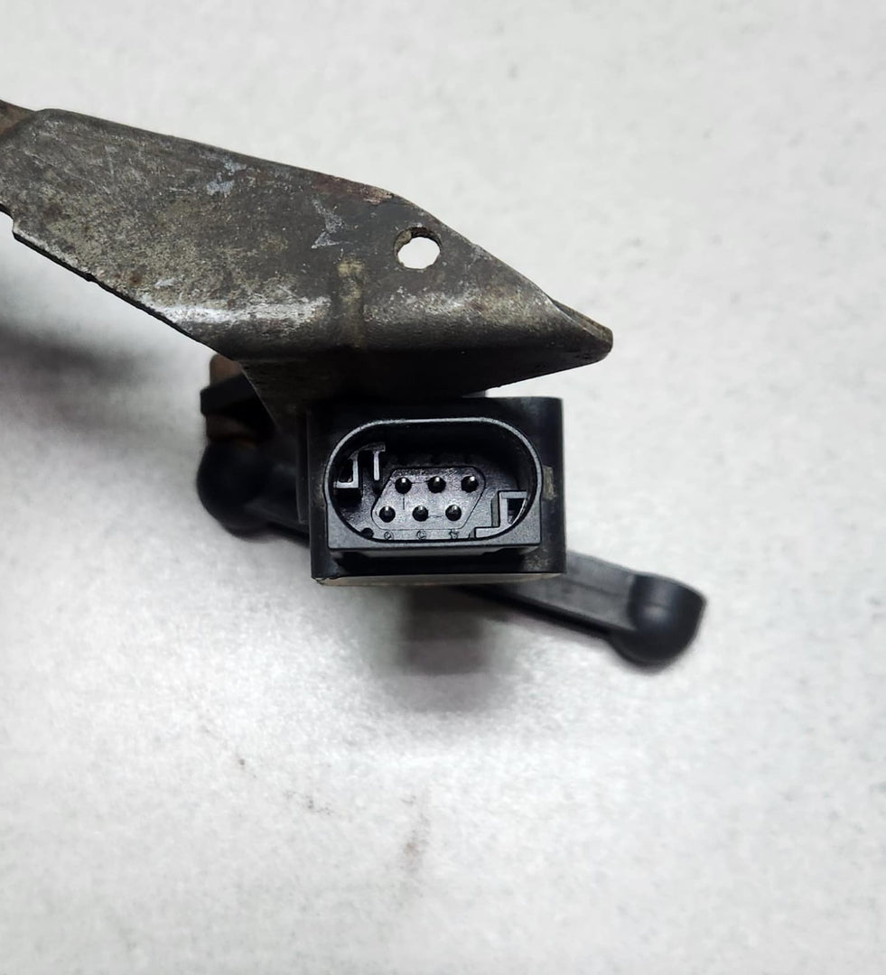 BMW Headlight Level Sensor Front 6853754  3 Series E90 E91 E92 X1 E84 and X5