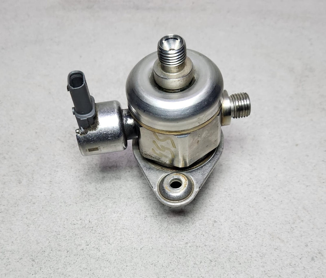 7847204 BMW M3 High Pressure Fuel Pump 7847204 2015-2021 F80 M3 F82 F83 M4 OEM