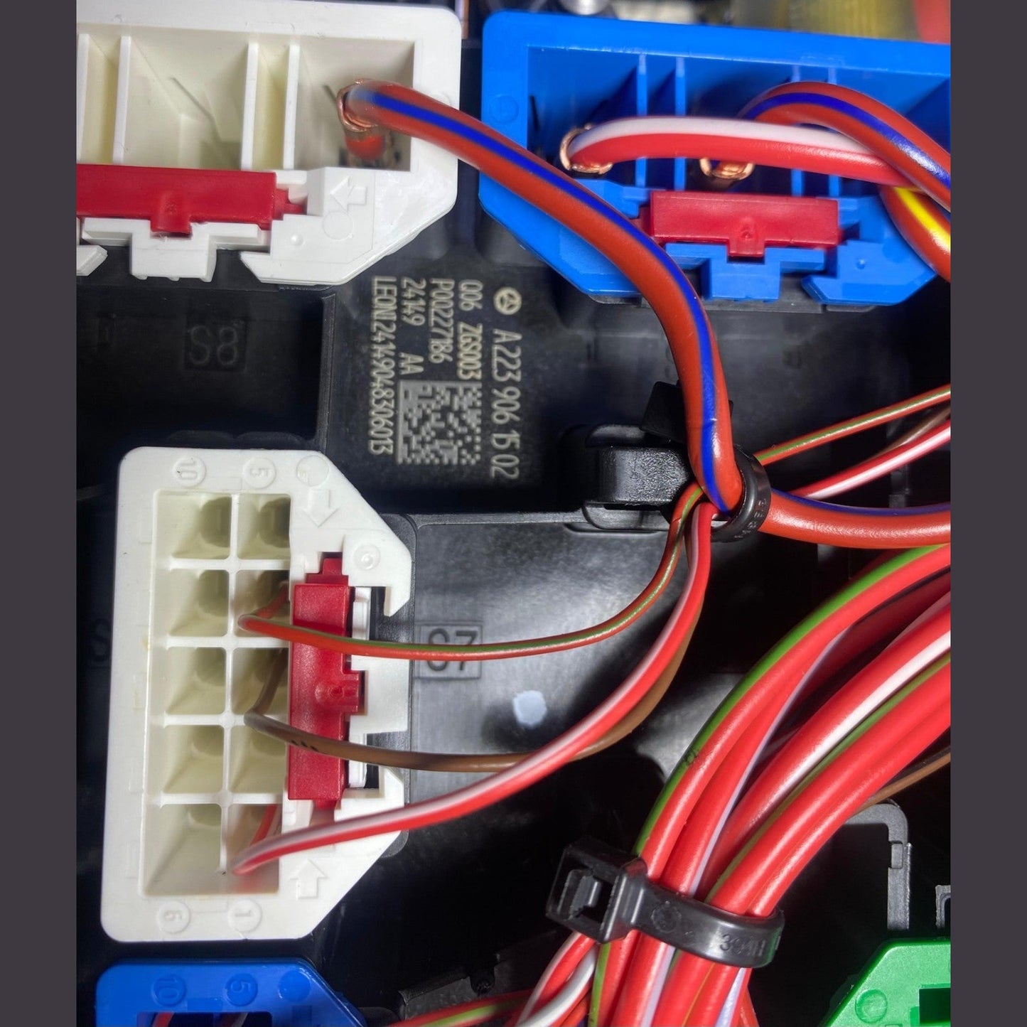 21-24 Mercedes W206 C250 C-Class Fuse Junction Block Relay Box A223 9061502 OEM