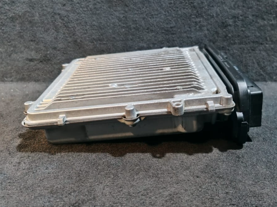 BMW 5 7 SERIES F01 F02 F10 F07 N57D30A ENGINE CONTROL UNIT ECU ONLY -  8509757