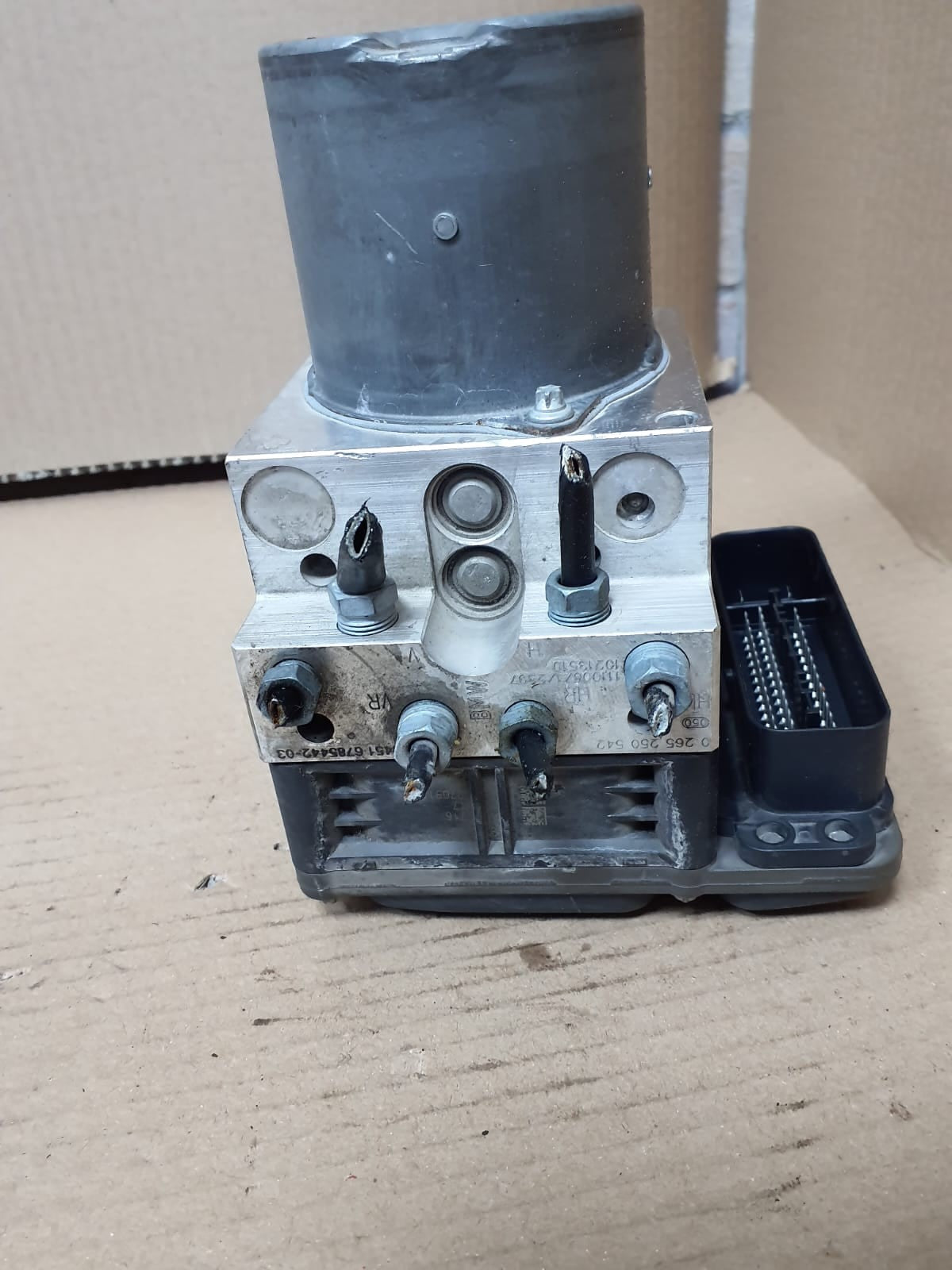 2010-2016 BMW 5 Series F10 and F11 F1X ABS DSC Hydraulic Pump 6852811 OEM