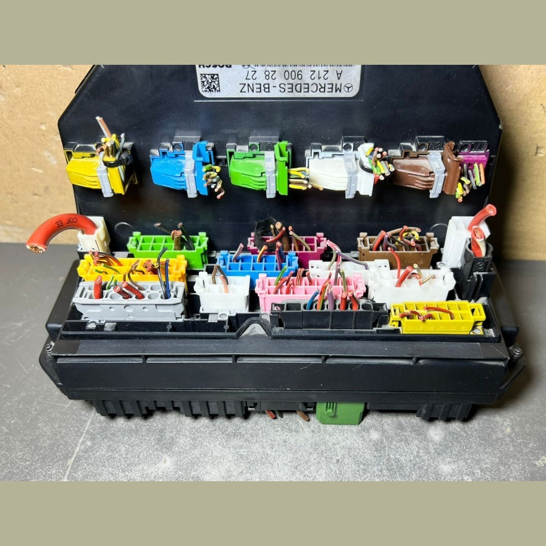 10-16 Mercedes-Benz W212 W204 Front SAM Module Relay Fuse Box A212 9002827 OEM