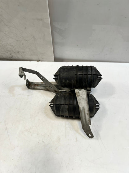 07-10 BMW E82 E88 E90 E92 135i 335i Turbo Vacuum Tank Canisters BrackeT 7558322