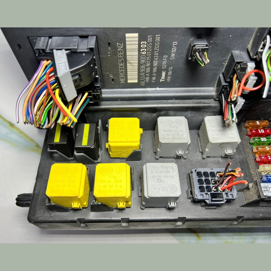 10-18 Mercedes-Benz Sprinter W906 Fuse Box SAM Control A906 9006303 OEM
