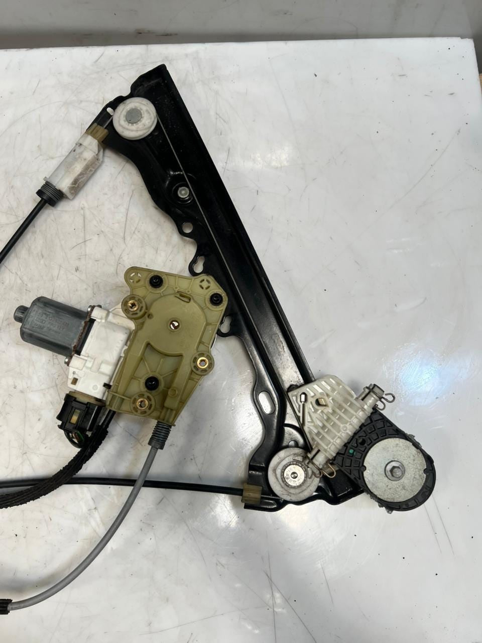 2012 BMW Z4 E89 sDrive 20I Window REGULATOR Motor Front Left 6952085 OEM