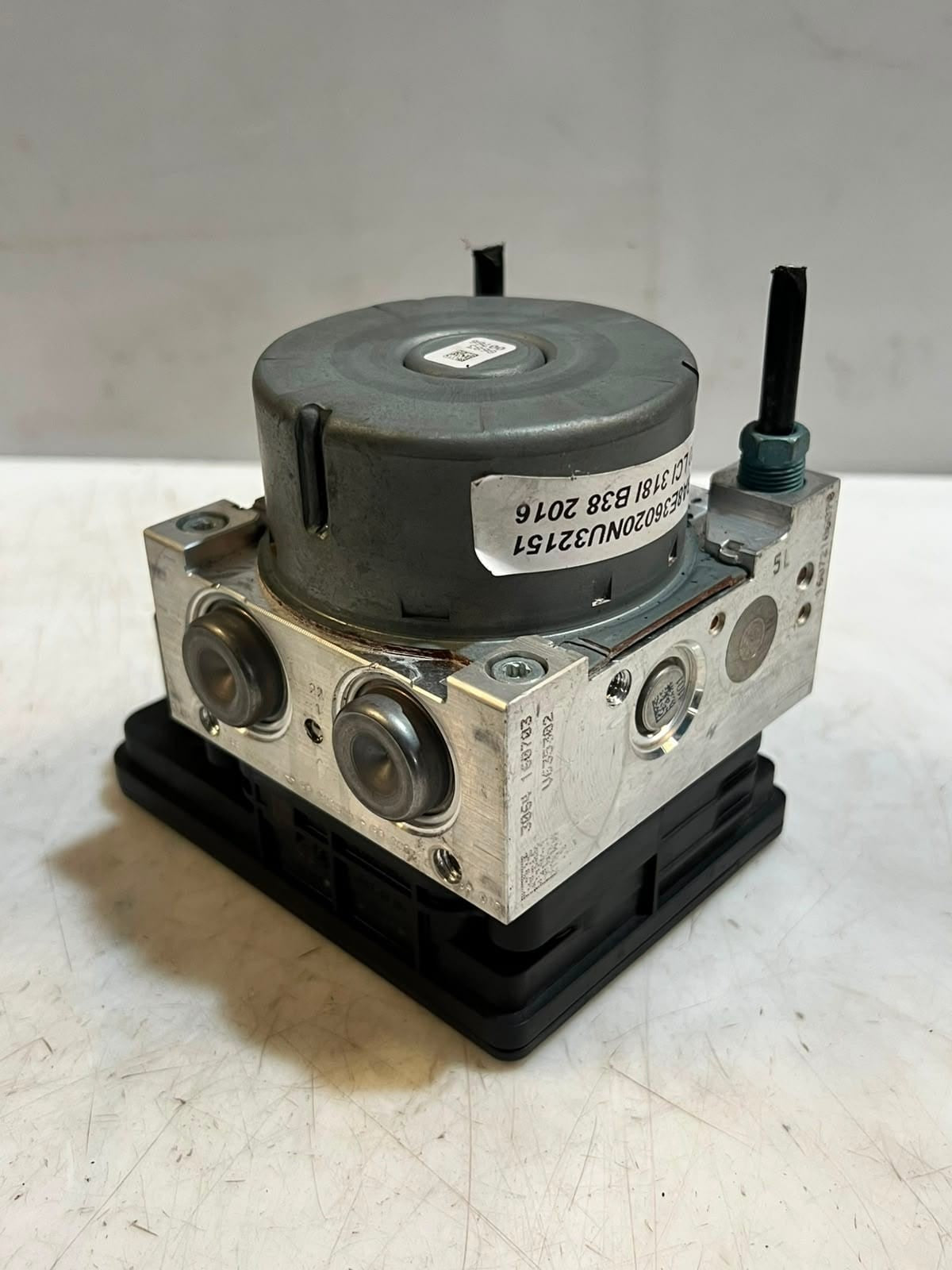 2018 BMW 320i F30 F31 F32 Abs Pump Control Module 6881172 OEM