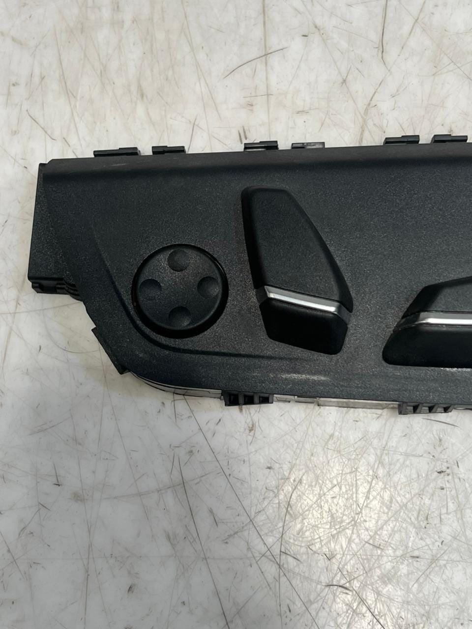2015-2019 BMW X6 Front Right Seat Control Switch 9347414