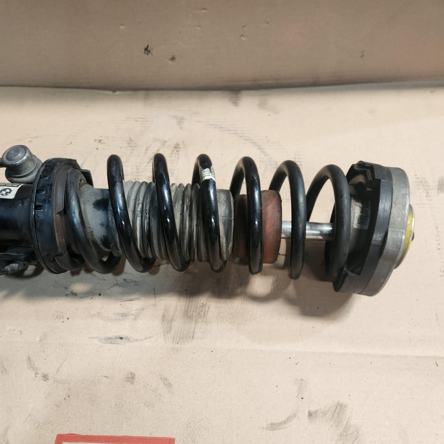 BMW Front Shock Absorber 6863116 5 Series F07 GT and 7 Series F01 Front Right 