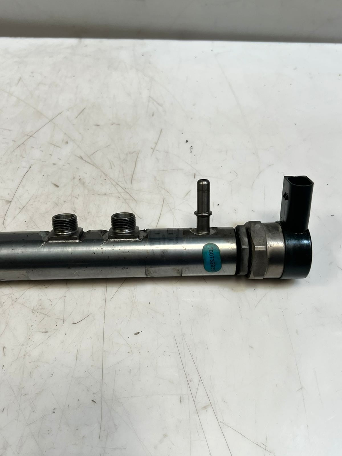 BMW 3 Series F30 F31 F35 320d 328d DIESEL Fuel Injection Rail 7800601 OEM