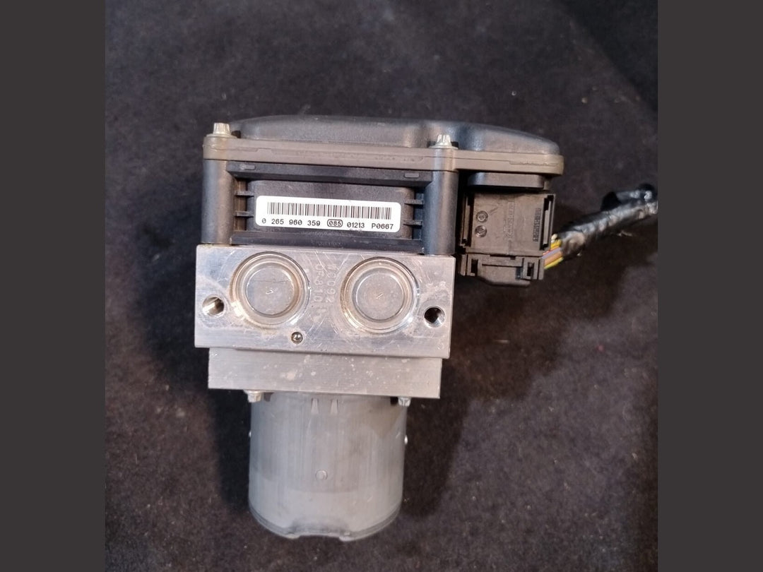 BMW  ABS(Anti-lock Braking System ) CONTROL UNIT MODULE  UNIT  6798289 E70 X5